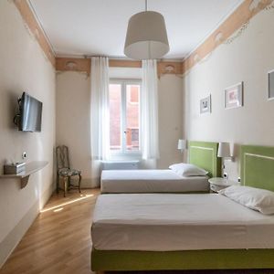 Zimmer mit zwei Einzelbetten